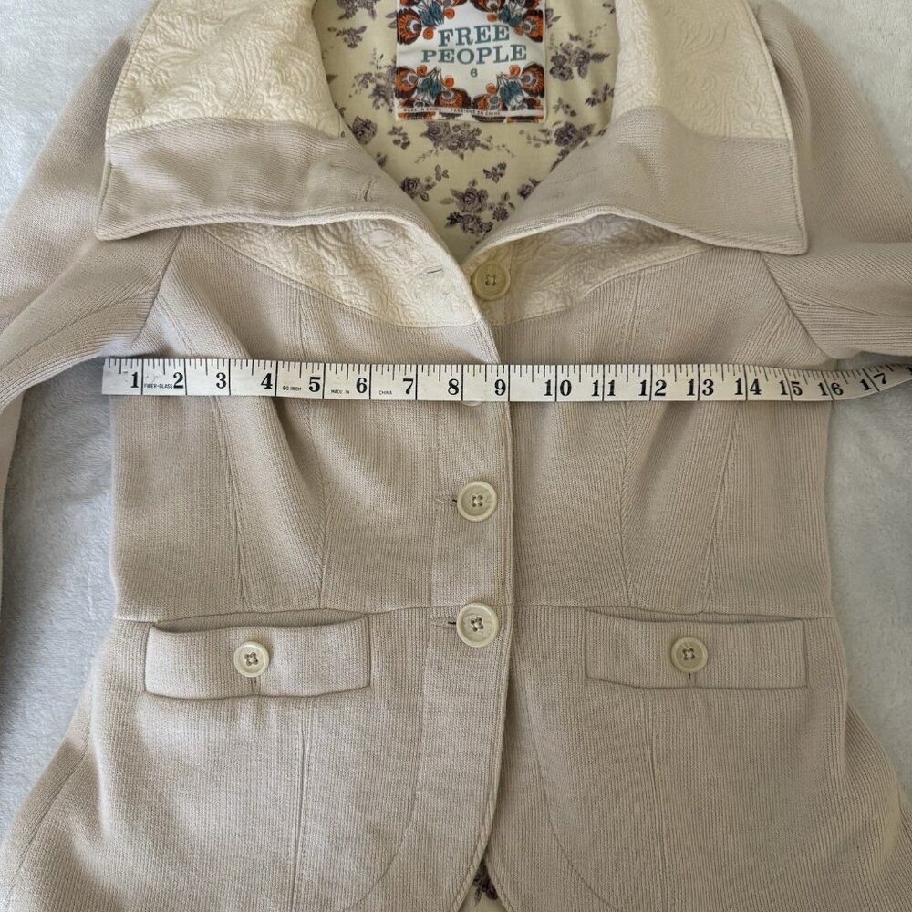 Free People Women’s Size 6 Blush Ivory Textured Collar Button Up Sweater Jacket - Picture 6 of 12